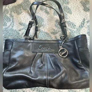 Black coach shoulder bag.